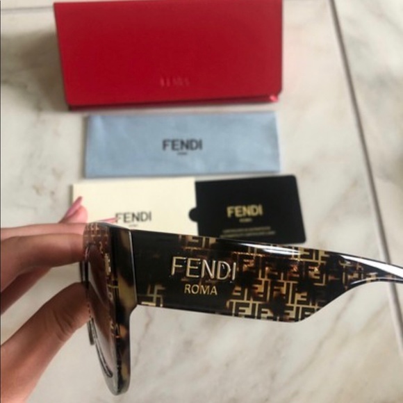 🔥NEW SHOW STOPPER FENDI SUNGLASSES 🔥 - Picture 2 of 12
